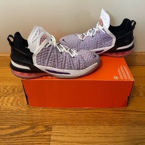 Nike Lebron 18 Low GS Flyknit Size 6.5Y Sneaker (Women’s 8)
